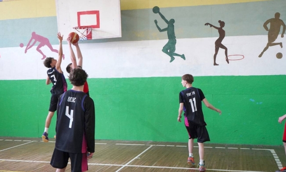 У Вінниці відзначили переможців шкільної баскетбольної ліги проєкту «Пліч-о-пліч» У Вінниці відзначили переможців шкільної баскетбольної ліги проєкту «Пліч-о-пліч»