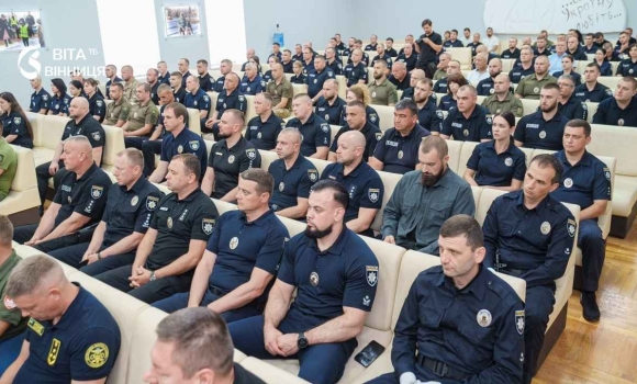 У Вінниці відзначили понад 100 поліцейських з нагоди професійного свята У Вінниці відзначили понад 100 поліцейських з нагоди професійного свята