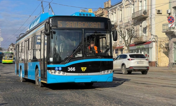 У Вінниці внесли зміни в русі громадського транспорту на вулиці Соборній