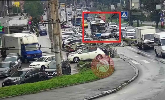 У Вінниці водій легковика допустив зіткнення із тролейбусом