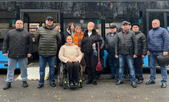 У Вінниці водії громадського транспорту вчилися допомагати пасажирам на кріслах колісних У Вінниці водії громадського транспорту вчилися допомагати пасажирам на кріслах колісних