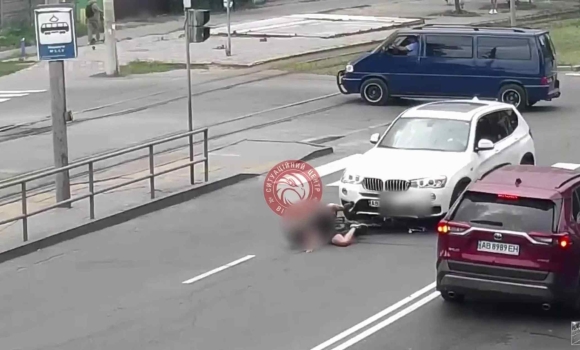 У Вінниці водійка позашляховика збила підлітка на пішохідному переході