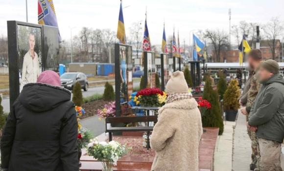 У Вінниці вшанували майора поліції, який загинув від ракетного удару на Запоріжжі У Вінниці вшанували майора поліції, який загинув від ракетного удару на Запоріжжі