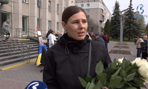 У Вінниці вшанували пам’ять Олега Остапенка акція «Біла квітка пам’яті» об’єднала громаду