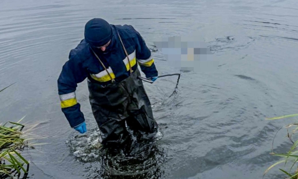 У Вінниці з озера діставали жінку без ознак життя У Вінниці з озера діставали жінку без ознак життя
