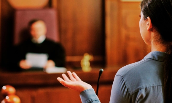 У Вінниці засудили жінку, яка жорстоко вбила співмешканця на очах у сина