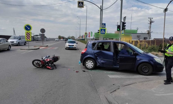 У Вінниці зіткнулися автомобіль Renault та мотоцикл Spark – водія двоколісного госпіталізували