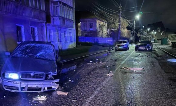 У Вінниці зіткнулися Skoda та Audi двоє людей у лікарні