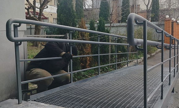 У вінницькій багатоповерхівці на вул.Зулінського, 41 облаштовують доступний простір