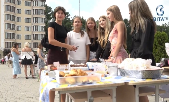 У вінницькій гімназії №24 відбувся патріотичний захід Знання. Сила. Перемога