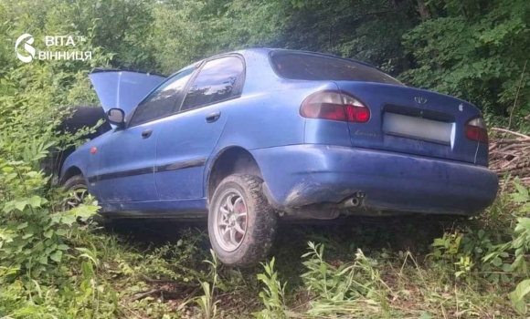 У Вінницькій області автомобіль злетів у кювет — пасажирка в лікарні