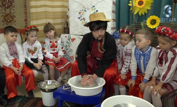 У вінницькому дитсадку вихованцв навчають ліпленню з глини