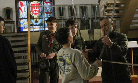 У Вінницькому краєзнавчому музеї провели екскурсію “Зброя та військове спорядження”