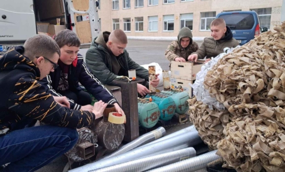 У вінницькому ліцеї №29 відзначили учнів, які допомагають фронту