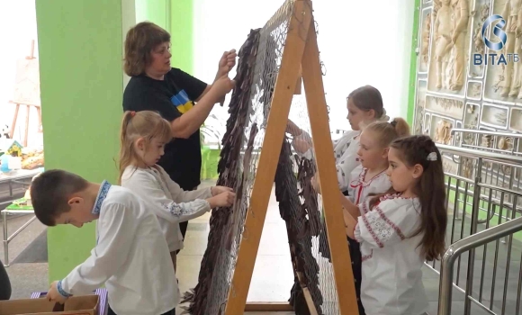 У Вінницькому палаці дітей та юнацтва допомагають армії з ранніх літ
