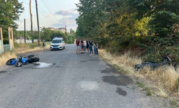 У Вінницькому районі розбились неповнолітні на скутері та мотоциклі