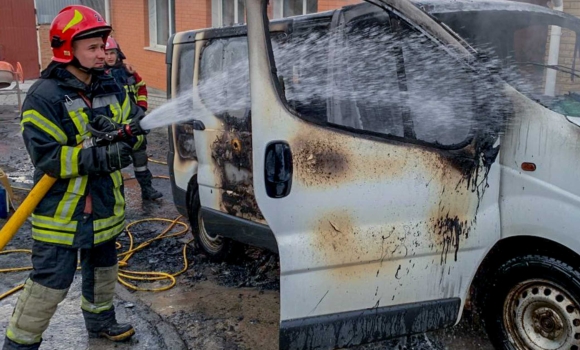 У Вінницькому районі зайнявся автомобіль через коротке замикання