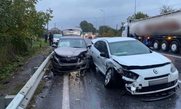 У Вінницькому районі зіткнулись два авто, один з водіїв - у лікарні