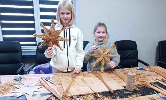 У Вінницьких Хуторах організували майстер-клас із виготовлення зірки з рогози