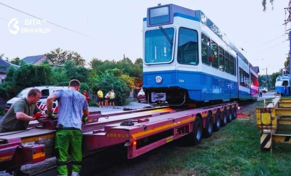 У Вінницю прибули чергові трамваї Tram 2000 у межах проєкту зі Швейцарією У Вінницю прибули чергові трамваї Tram 2000 у межах проєкту зі Швейцарією