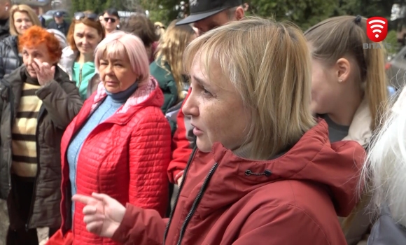 У волонтерському центрі вже три тижні приймають переселенців