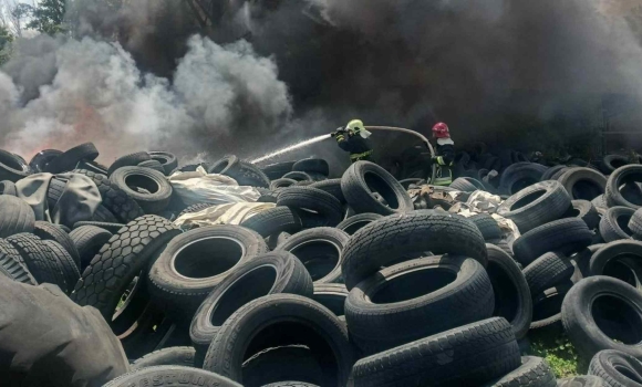 У Вороновиці рятувальників викликали, щоб загасити шини