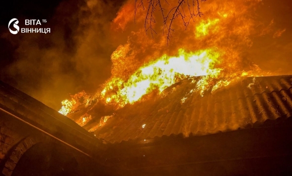 У Вороновиці вогонь знищив п'ять тонн соняшника в зерносушарці У Вороновиці вогонь знищив п'ять тонн соняшника в зерносушарці