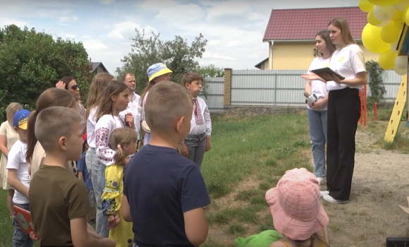 У Зарванцях на Вінниччині встановили читацькі будинки для дітей