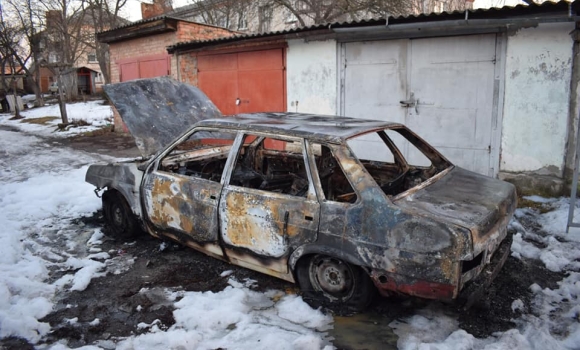 У Жмеринці злодій вкрав автомобіль, а той… загорівся