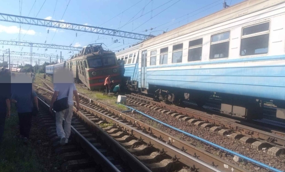 У Жмеринці електровоз зіткнувся з електропоїздом