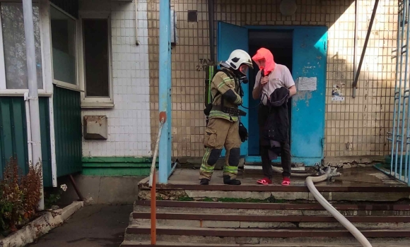 У Жмеринці горів триповерховий житловий будинок У Жмеринці горів триповерховий житловий будинок