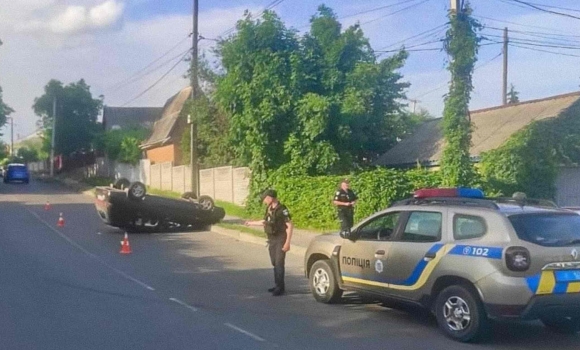 У Жмеринці нетверезий водій-рецидивіст перекинувся на щойно вкраденому автомобілі