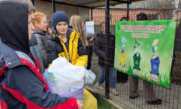 Учні Стадницької гімназії зібрали понад 40 кг вторсировини за один день