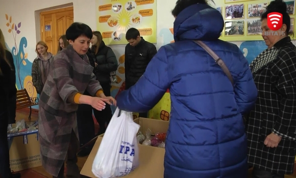 Учні вінницької школи зібрали великодні подарунки для захисників