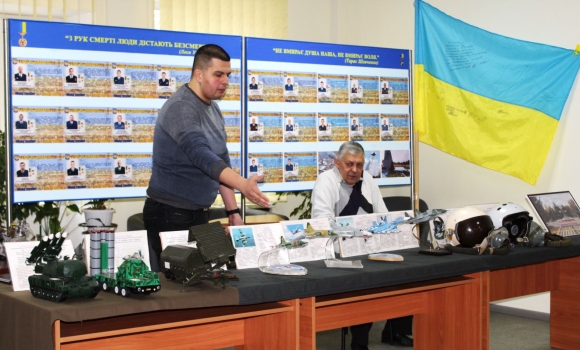 Учням Вінницького ліцею №9 презентували експонати Музею Повітряних Сил ЗСУ