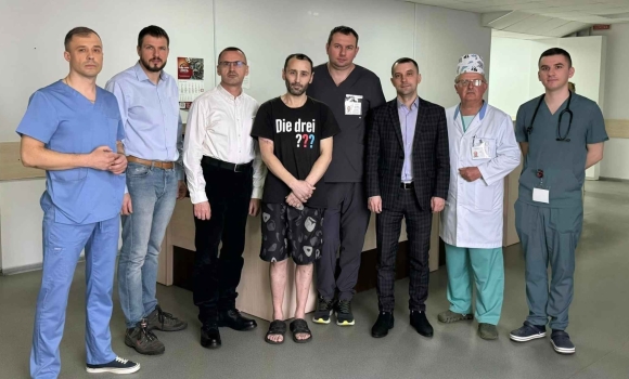 Уламок зупинився у ділянці серця вінницькі медики врятували життя пораненого