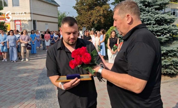 Успішно евакуював 18 бійців Крижопільський офіцер отримав медаль «За поранення» 