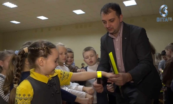 Увага, діти! вінницьким першокласникам нагадають правила дорожнього руху Увага, діти! вінницьким першокласникам нагадають правила дорожнього руху