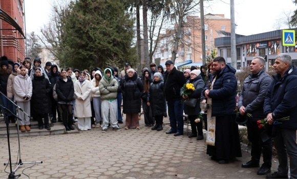 В Барській громаді відкрили Меморіальну дошку на честь командира стрілецького відділення