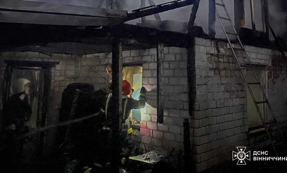 В Хмільницькому районі горів житловий будинок – травмувався 38-річний власник