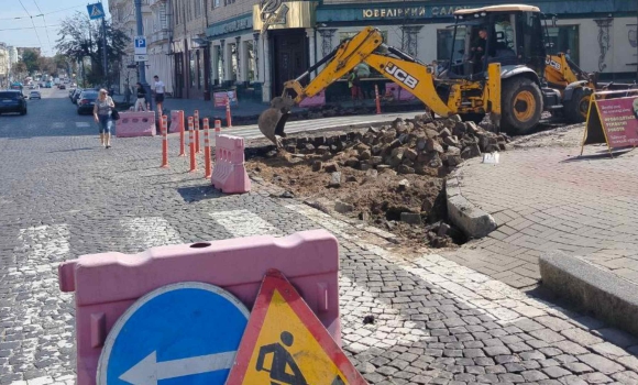 В межах безбар'єрного маршруту у Вінниці стартували роботи на розі вул.Соборної та Артинова