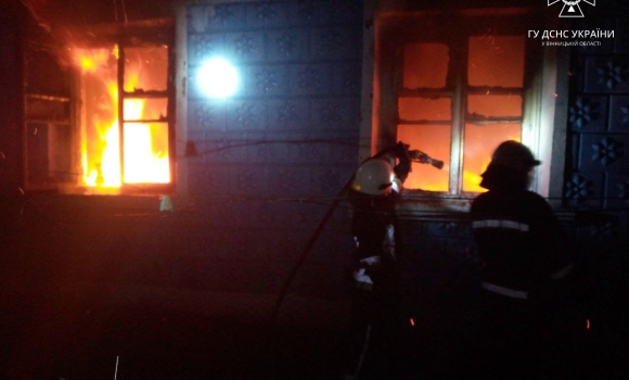В Мурованокуриловецькій громаді мати врятувала з пожежі трьох дітей
