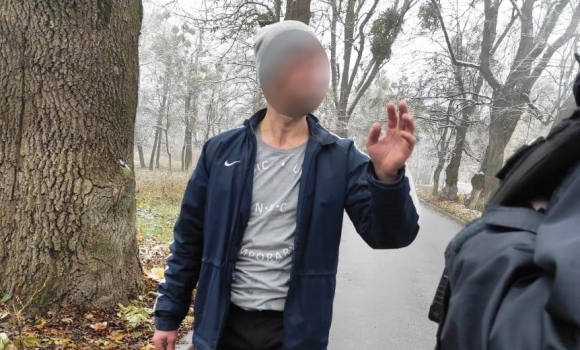В підозрілого молодика на вулиці Пирогова у Вінниці знайшли наркотики