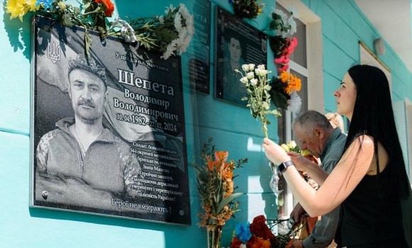 В Тульчині відкрили меморіальну дошку в пам'ять про загиблого бойового медика
