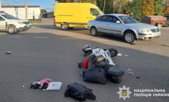В Тульчині зіткнулися автомобіль та мопед – водія двоколісного госпіталізували