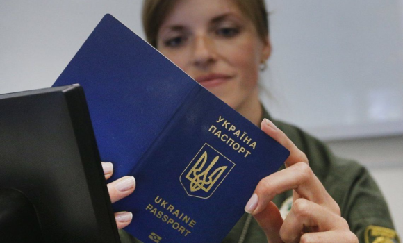 Вінничанам нагадують - дорожчає оформлення закордонного паспорта