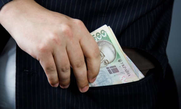 В Україні з серпня почнуть вилучати з обігу “старі” банкноти 500 грн