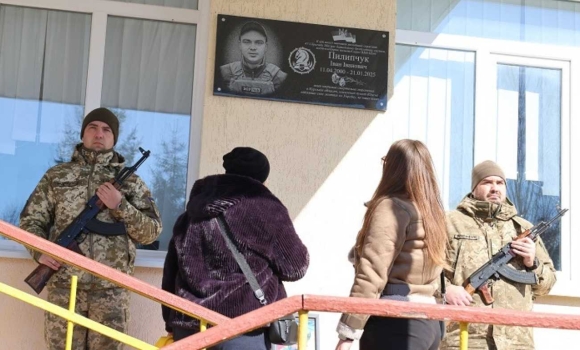 В Уладівському відкрили меморіальну дошку загиблому молодшому сержанту