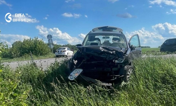 ВАЗ перекинувся у кювет після зіткнення з Volkswagen поліція розслідує смертельну ДТП на Вінниччині ВАЗ перекинувся у кювет після зіткнення з Volkswagen поліція розслідує смертельну ДТП на Вінниччині