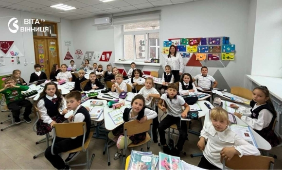 Вчителька з Жмеринки очолила всеукраїнський рейтинг проєкту «Освіта. Діти. Майбутнє» Вчителька з Жмеринки очолила всеукраїнський рейтинг проєкту «Освіта. Діти. Майбутнє»